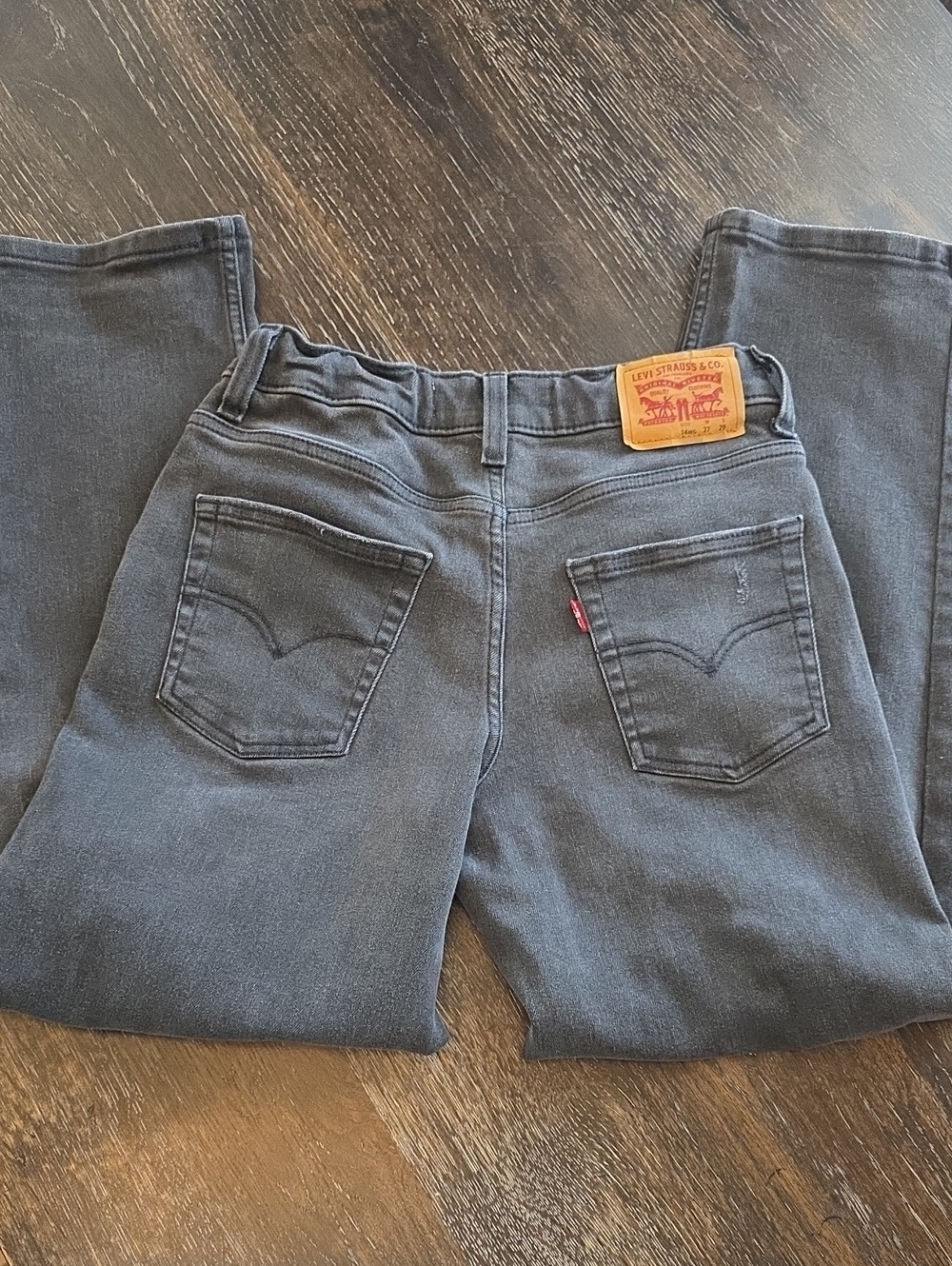 Levi's Men's Dark Gray Straight Jeans with Signature Back Pockets